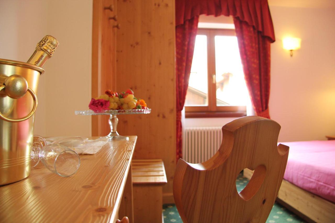 Hotel Lory Пінцоло Екстер'єр фото