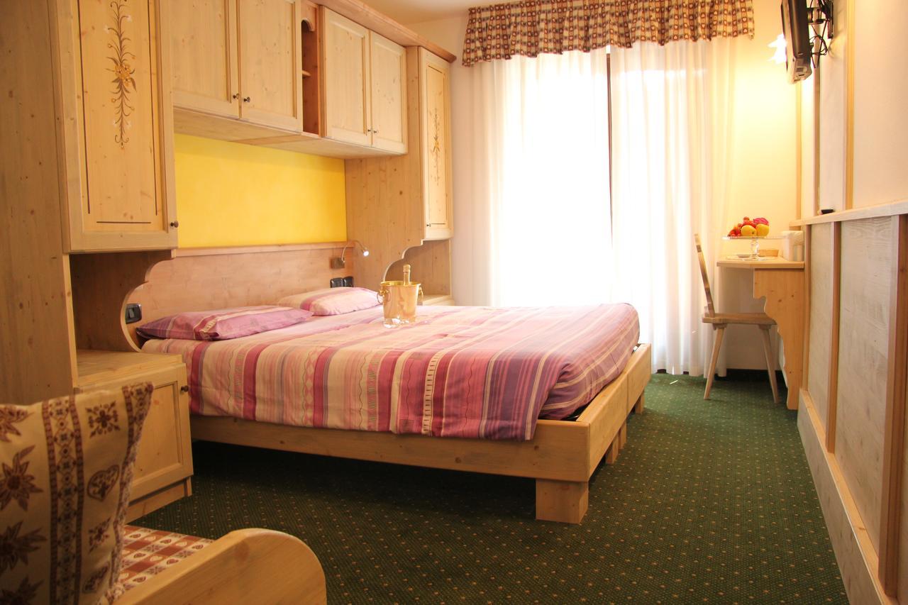 Hotel Lory Пінцоло Екстер'єр фото